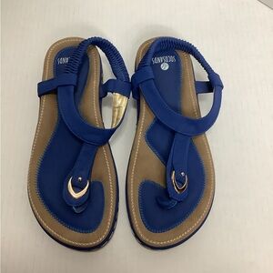 Socosands Size 6 women’s sandals blue with comfortable elastic strap EUC.